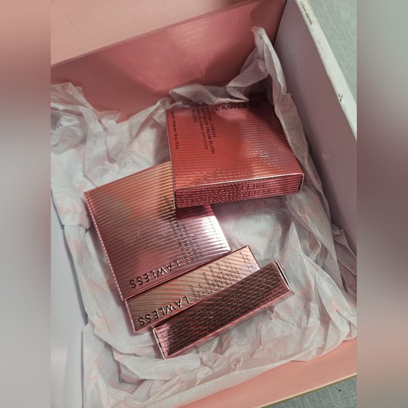 Lawless BEAUTY SET bluches & BALM sticks - Picture 1 of 14